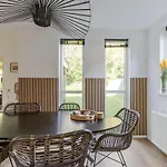 Stylish Vacation With Hot Tub And Sauna * Ewijk
