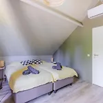 Stylish Vacation With Hot Tub And Sauna Semesterbostad Ewijk