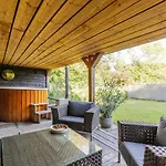 Stylish Vacation With Hot Tub And Sauna Semesterbostad