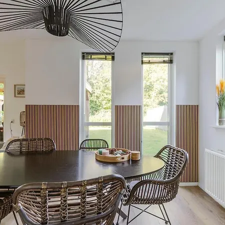 Stylish Vacation With Hot Tub And Sauna * Ewijk