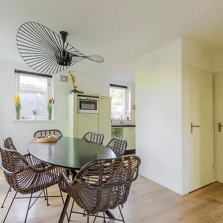 Stylish Vacation With Hot Tub And Sauna