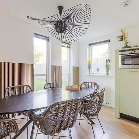 Stylish Vacation With Hot Tub And Sauna Ewijk