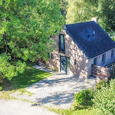 Hébergement de vacances Stylish Vacation With Hot Tub And Sauna