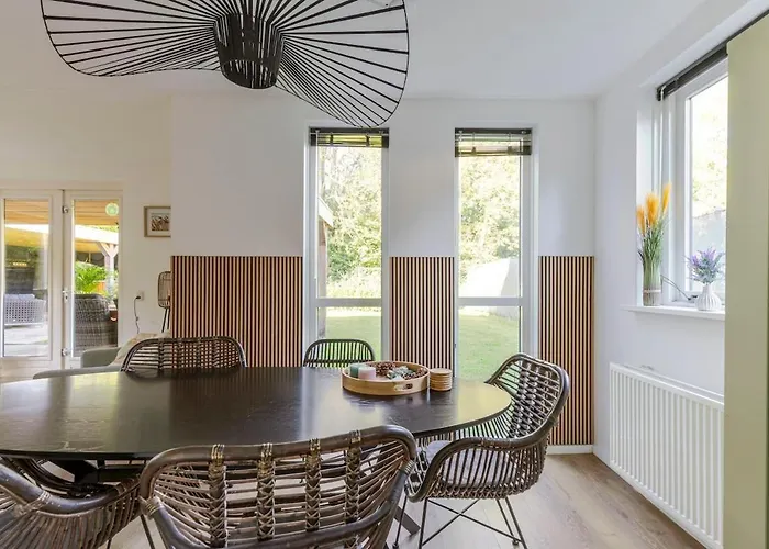 Stylish Vacation With Hot Tub And Sauna * Ewijk