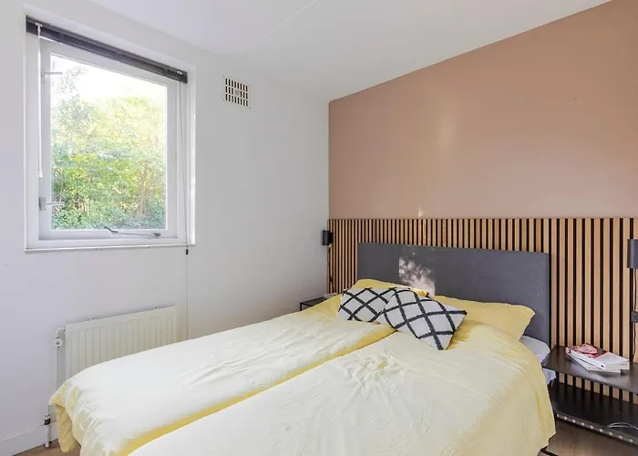 Stylish Vacation With Hot Tub And Sauna * Ewijk