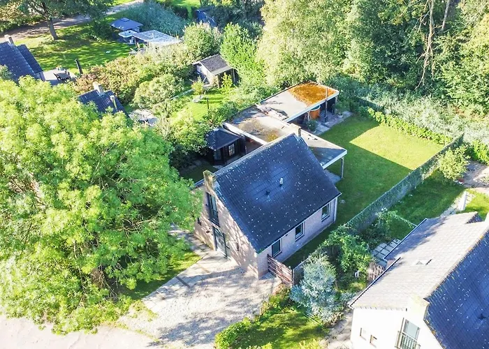 Hébergement de vacances Stylish Vacation With Hot Tub And Sauna *