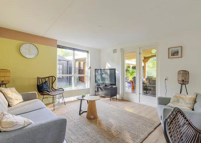 Stylish Vacation With Hot Tub And Sauna Nyaraló Ewijk