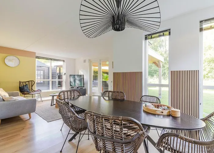 Stylish Vacation With Hot Tub And Sauna Nyaraló